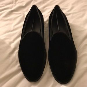 Men’s size 10 black velvet loafers